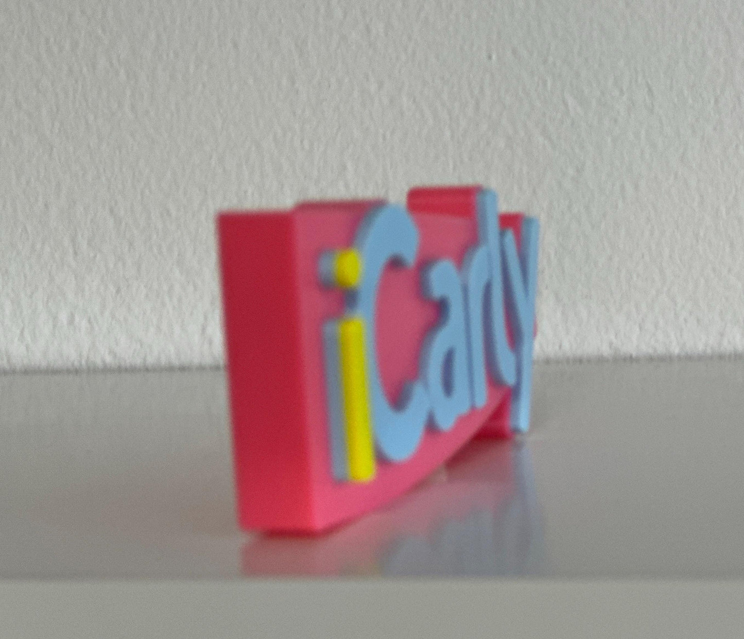 i Carly 3D Logo Display.
